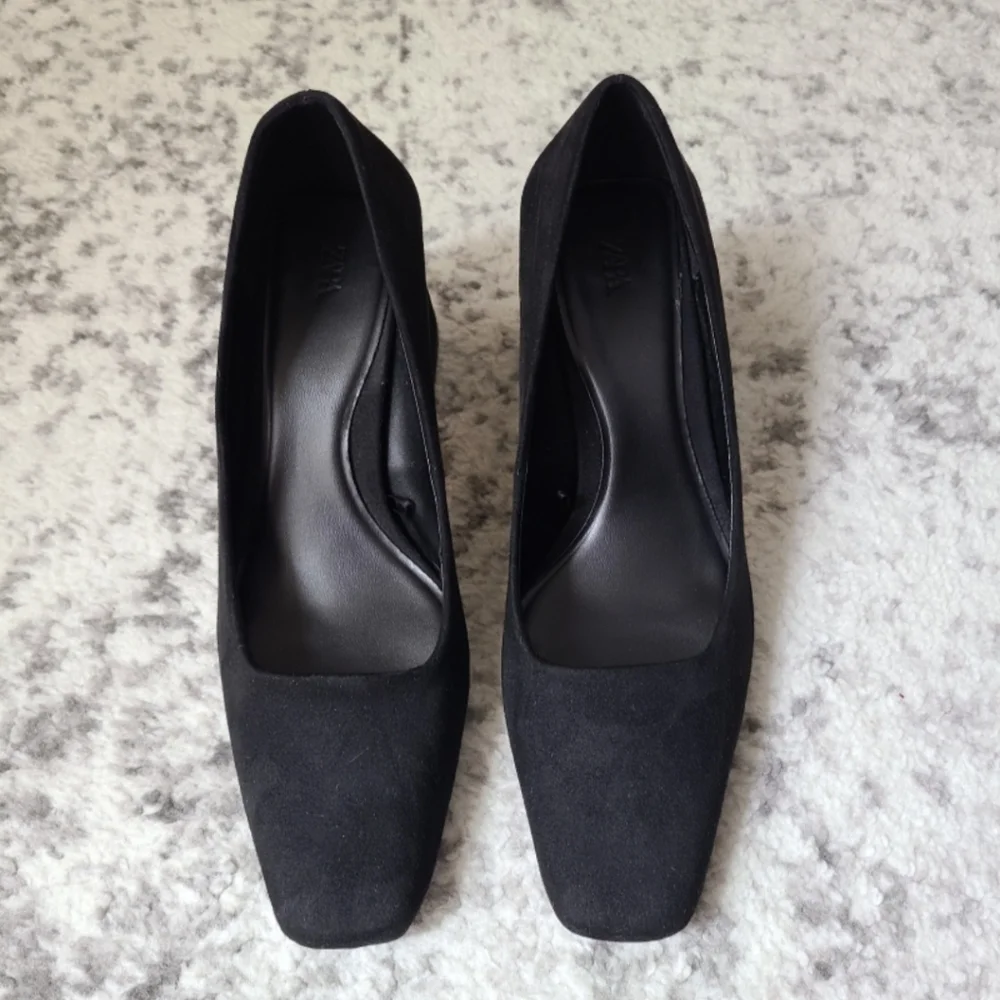 Heels - Picture 5 of 6